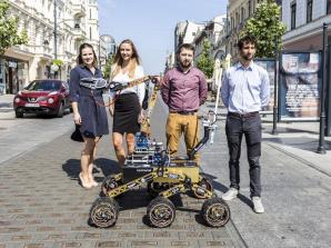Łódzki Łazik Marsjański podbija świat. Ma pomagać ludziom, brać udział w akcjach ratowniczych