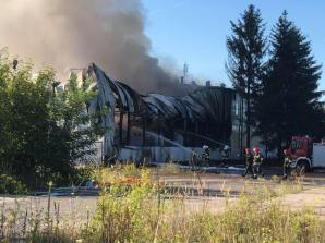 Zwarcie elektryczne przyczyną gigantycznego pożaru paliw na terenie należącym do PGE koło Bełchatowa. Tak uznał biegły sądowy, który przeanalizował monitoring oraz wszystkie elementy pozostałości popożarowych!