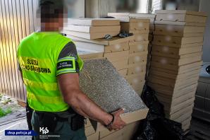 [VIDEO] Broń, amunicja oraz prawie 1,5 mln szt. Papierosów zabezpieczone przez CBŚP i KAS