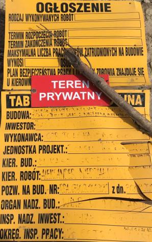 [VIDEO] Co stuka wewnątrz nie uruchomionego jeszcze wiatraka k. Ostrowa Wlkp.? Czy po 3 pożarach wiatraków w Wielkopolsce straż pożarna zaakceptuje inwestycję, która nie spełnia wymogów odległościowych od najbliższych zabudowań?