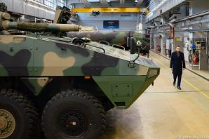 [VIDEO] Polska z nowoczesną technologią wojskową. Sprzedamy 100 Rosomaków Ukrainie