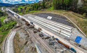 [VIDEO] Ponad 75 proc. osiągnęło zaawansowanie prac na 8,5-kilometrowym odcinku drogi ekspresowej S1 Przybędza - Milówka. Ku zakończeniu zmierzają prace mostowe