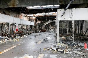 [VIDEO] Policjanci i prokuratorzy zakończyli oględziny pogorzeliska Centrum Handlowego Marywilska 44