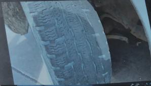 [VIDEO] Kto popełnił przestępstwa? Diagnosta czy może kierowca zardzewiałego busa przy bierności policji i inspektorów ITD?