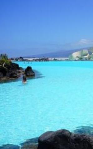 Ruch w biurach podróży z powodu ferii rośnie. Najpopularniejsze narty w Alpach i wypoczynek na Kanarach