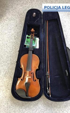 Legniccy policjanci odzyskali 200 - letnie skrzypce