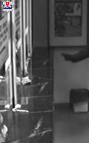 Napadł na pocztę z bronią gazową i strzelił do pracownicy. Został tymczasowo aresztowany