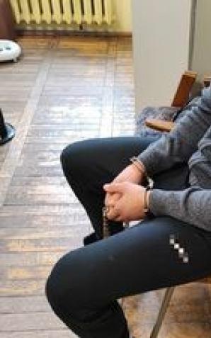 Podejrzany o krótkotrwałe użycie pojazdu znęcał się nad partnerką, znieważył oraz naruszył nietykalność funkcjonariuszy