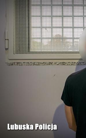 Nawet mu brewka nie drgnęła. Okradał matkę, rodzinę i sąsiadów. Wpadł w lombardzie