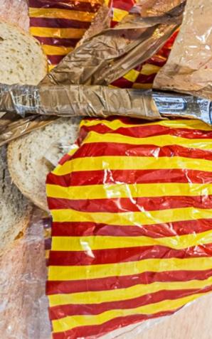 Telefon, klucze i coś na rozluźnienie w bochenkach chleba w kętrzyńskim ośrodku dla cudzoziemców