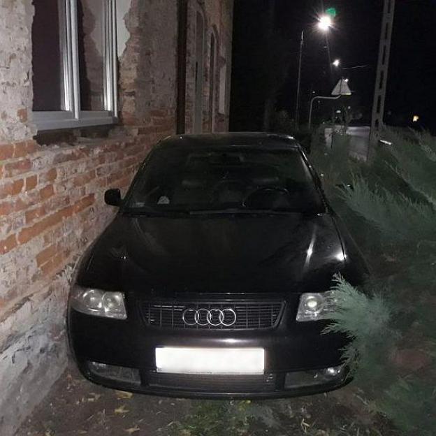 Nietrzeźwy wjechał audi w budynek