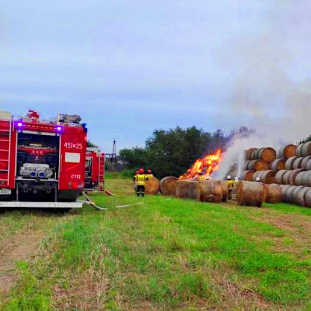 Hallo, styrta się pali