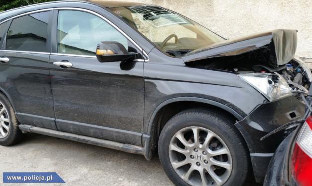 Uciekał kradzioną hondą, rozbił się i uciekł pieszo