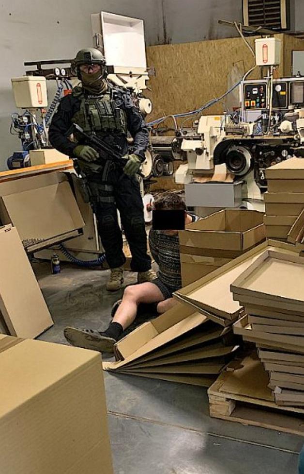 [VIDEO] Rozbita grupa, zlikwidowana fabryka i przejęty towar