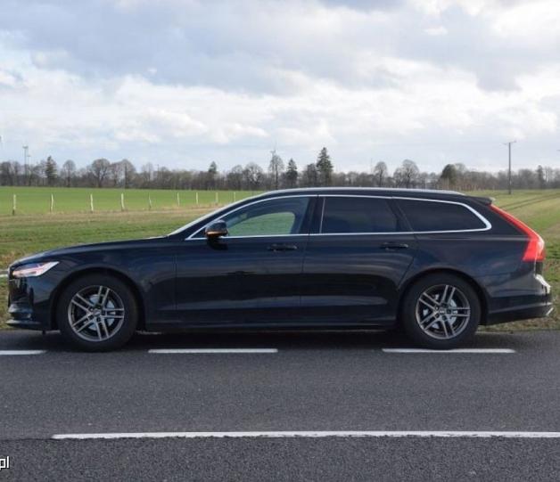 Policjanci zatrzymali po pościgu sprawcę kradzieży samochodu w Szwecji