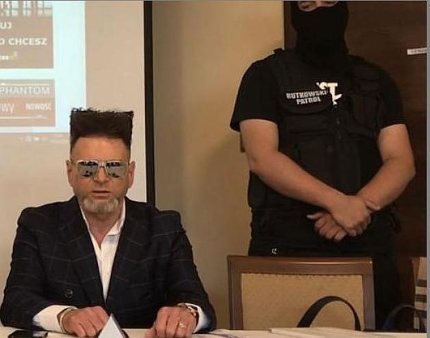 [VIDEO] Koszmarna manipulacja na miliony! Ofiara na konferencji Rutkowskiego ujawnia mechanizm oszustwa!