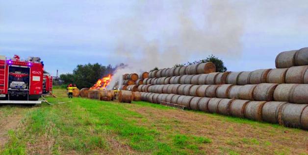 Hallo, styrta się pali