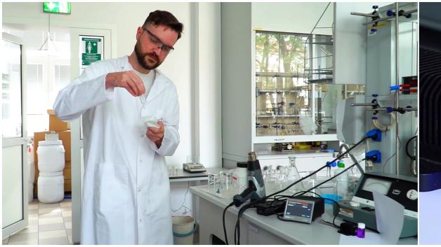[VIDEO] Naukowcy opracowali silniki molekularne napędzane światłem słonecznym, które w przyszłości mogą znaleźć zastosowanie w inteligentnych materiałach